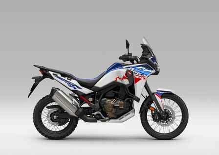 eszteikai-frissitest-kap-a-2025-oes-africa-twin.jpg